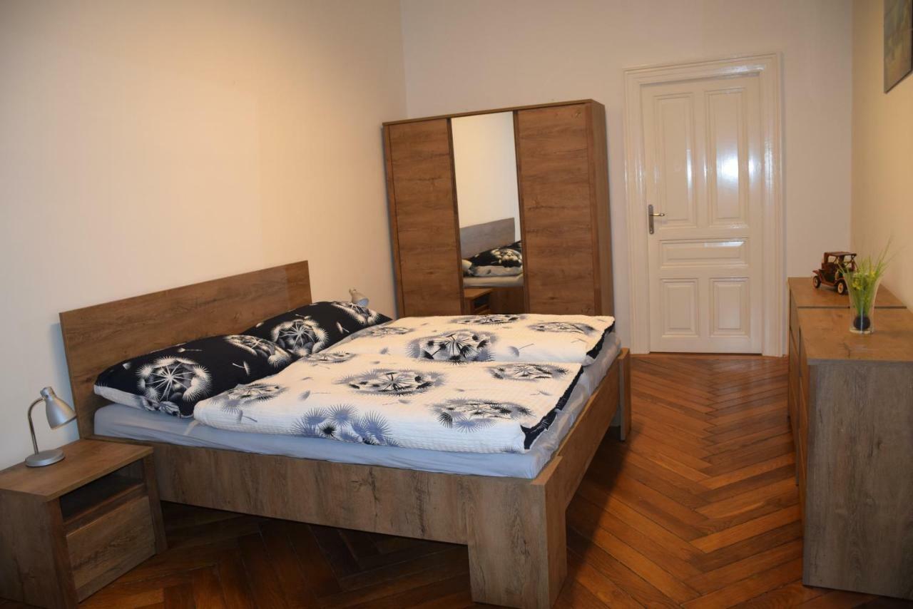 Tiva Downtown Apartments Прага Екстер'єр фото