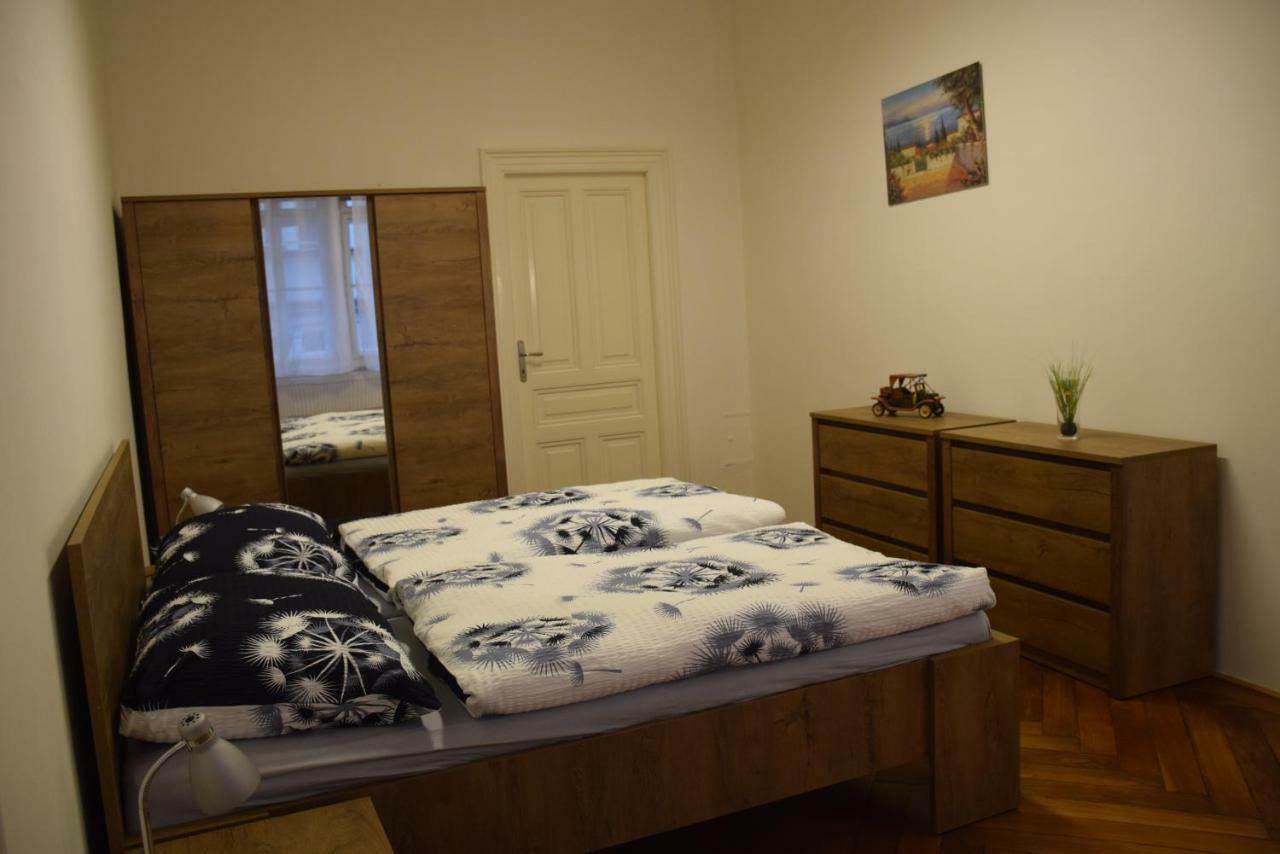 Tiva Downtown Apartments Прага Екстер'єр фото